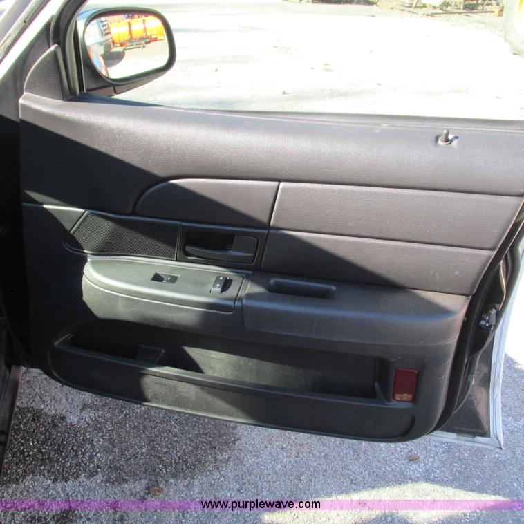 image for item J2695 2010 Ford Crown Victoria Police Interceptor