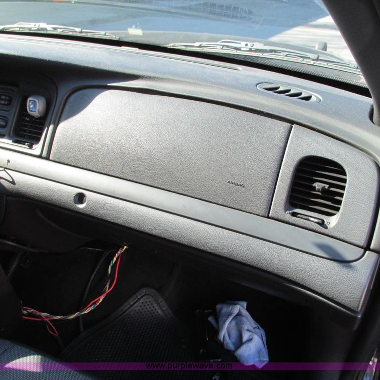 image for item J2695 2010 Ford Crown Victoria Police Interceptor