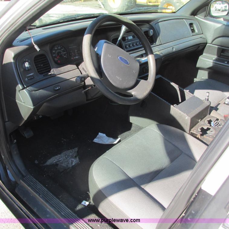image for item J2695 2010 Ford Crown Victoria Police Interceptor