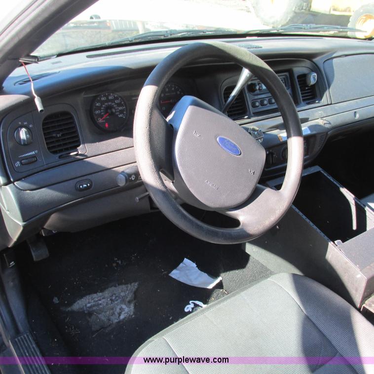 image for item J2695 2010 Ford Crown Victoria Police Interceptor