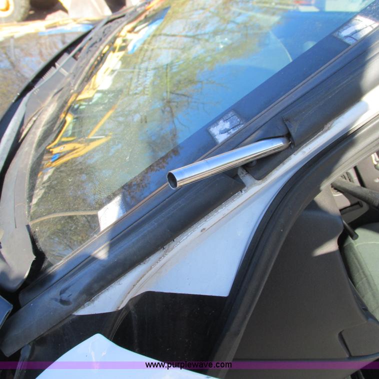 image for item J2695 2010 Ford Crown Victoria Police Interceptor