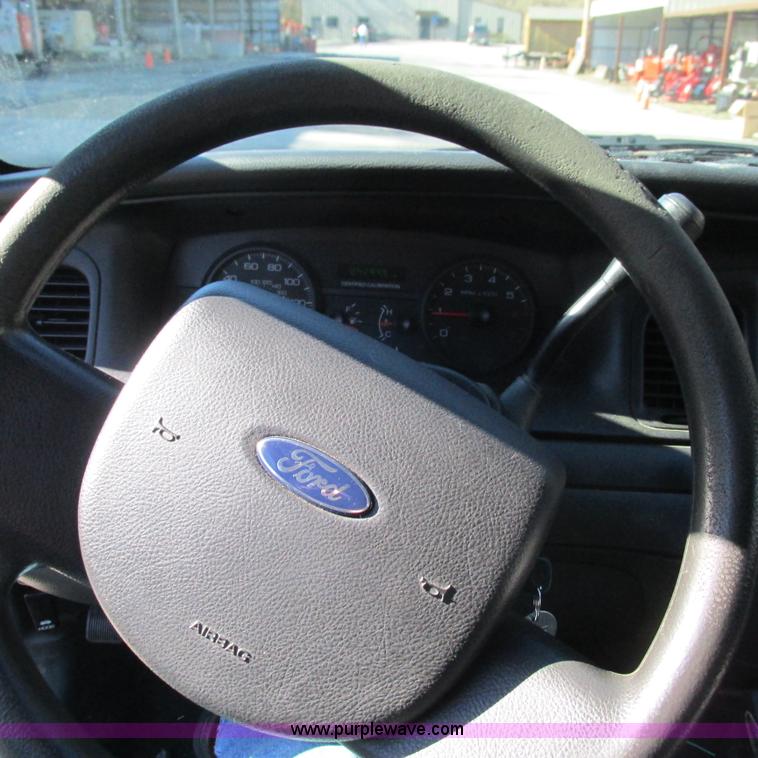 image for item J2695 2010 Ford Crown Victoria Police Interceptor