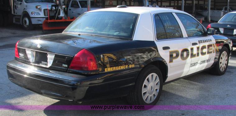 image for item J2696 2010 Ford Crown Victoria Police Interceptor