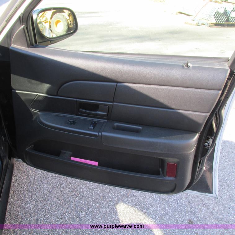 image for item J2696 2010 Ford Crown Victoria Police Interceptor