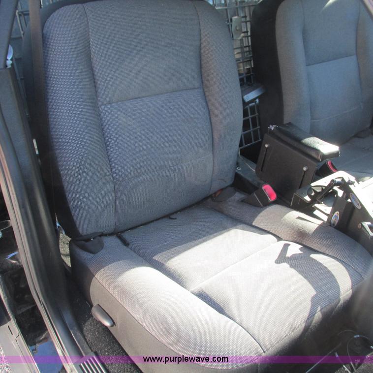 image for item J2696 2010 Ford Crown Victoria Police Interceptor