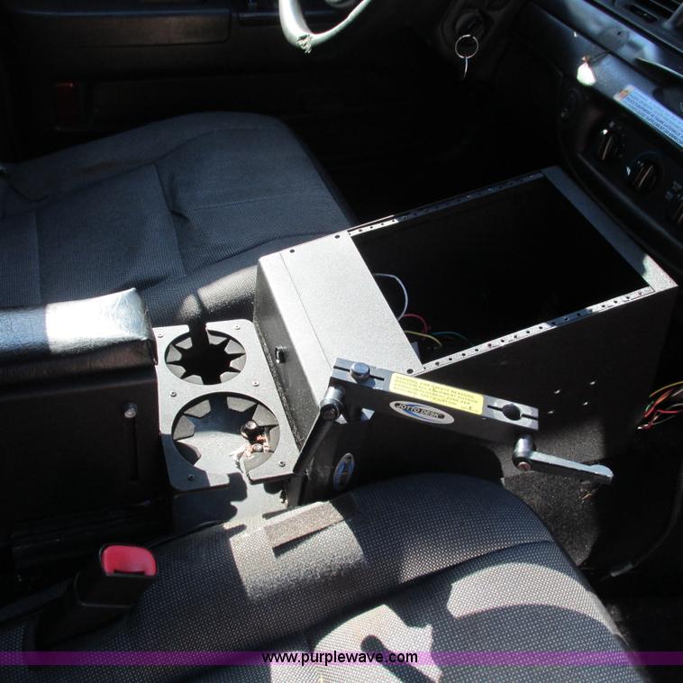 image for item J2696 2010 Ford Crown Victoria Police Interceptor