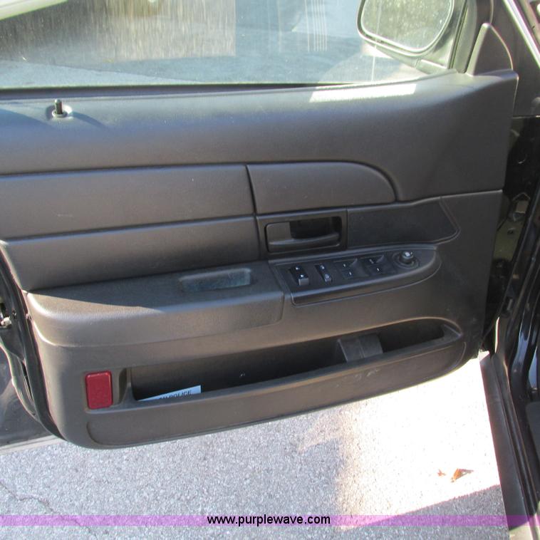 image for item J2696 2010 Ford Crown Victoria Police Interceptor