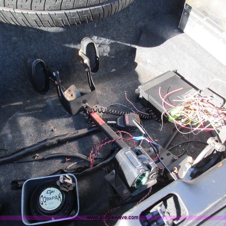 image for item J2696 2010 Ford Crown Victoria Police Interceptor