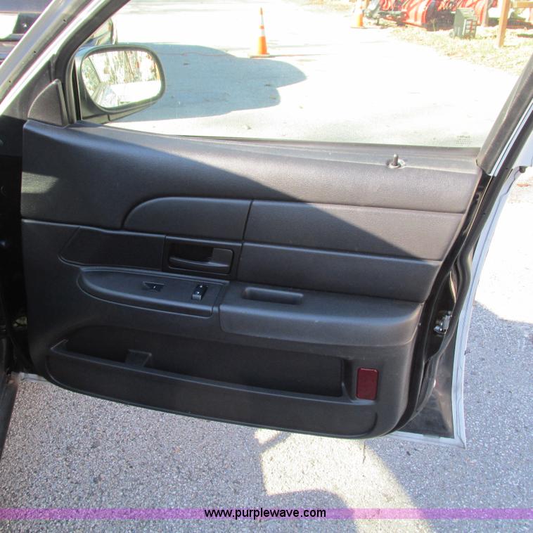 image for item J2697 2010 Ford Crown Victoria Police Interceptor