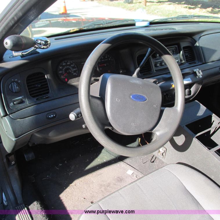 image for item J2697 2010 Ford Crown Victoria Police Interceptor