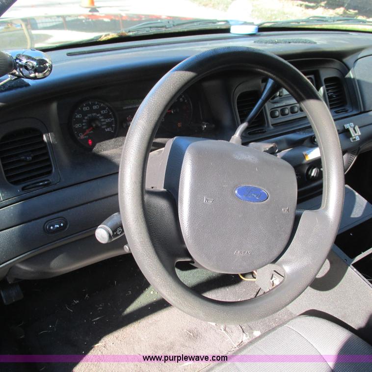 image for item J2697 2010 Ford Crown Victoria Police Interceptor