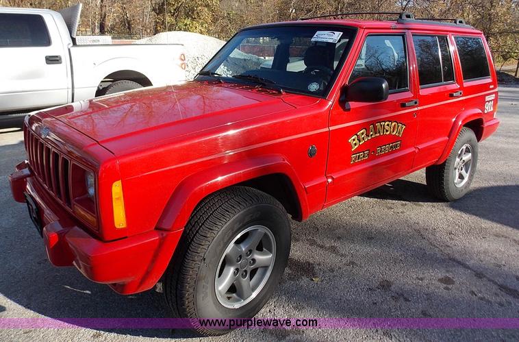 image for item J2698 1999 Jeep Cherokee Sport SUV