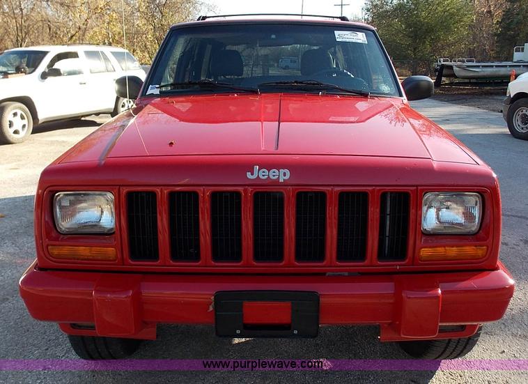 image for item J2698 1999 Jeep Cherokee Sport SUV