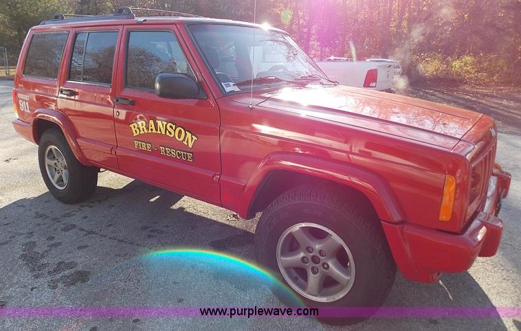 image for item J2698 1999 Jeep Cherokee Sport SUV