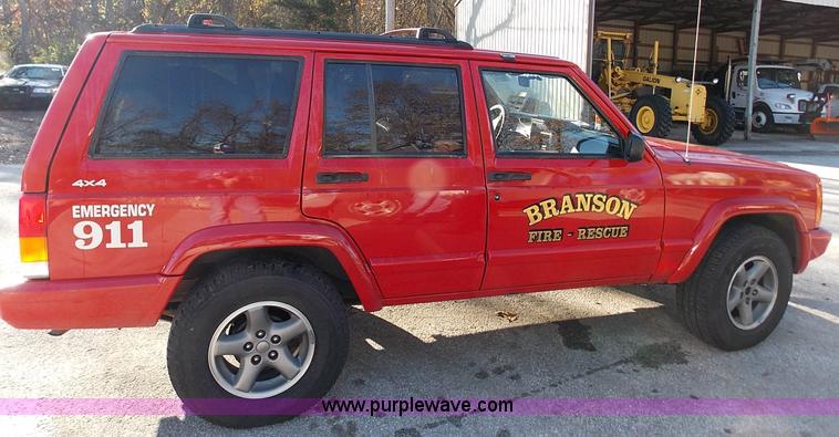 image for item J2698 1999 Jeep Cherokee Sport SUV