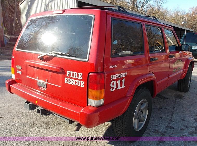 image for item J2698 1999 Jeep Cherokee Sport SUV