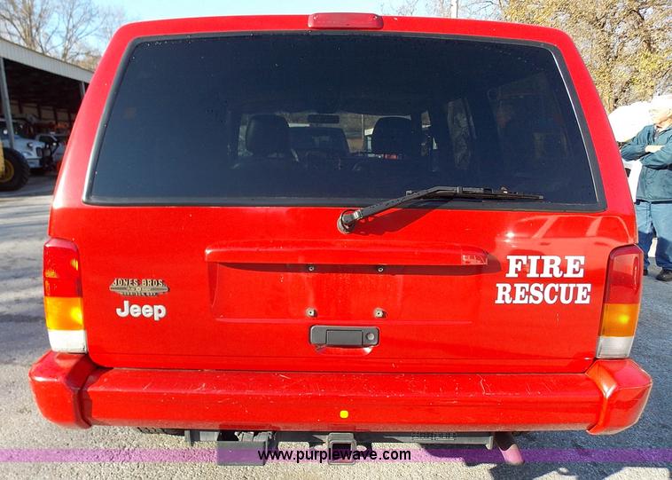 image for item J2698 1999 Jeep Cherokee Sport SUV