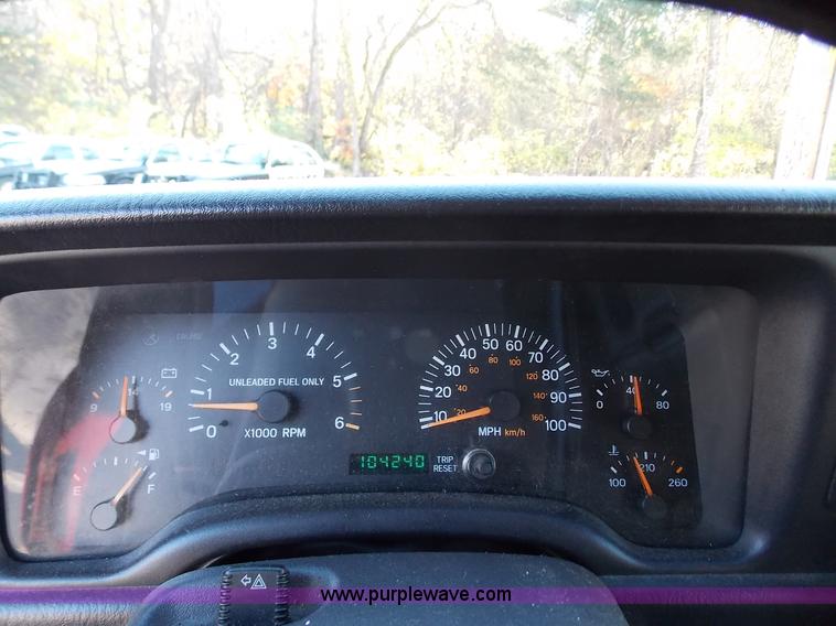 image for item J2698 1999 Jeep Cherokee Sport SUV