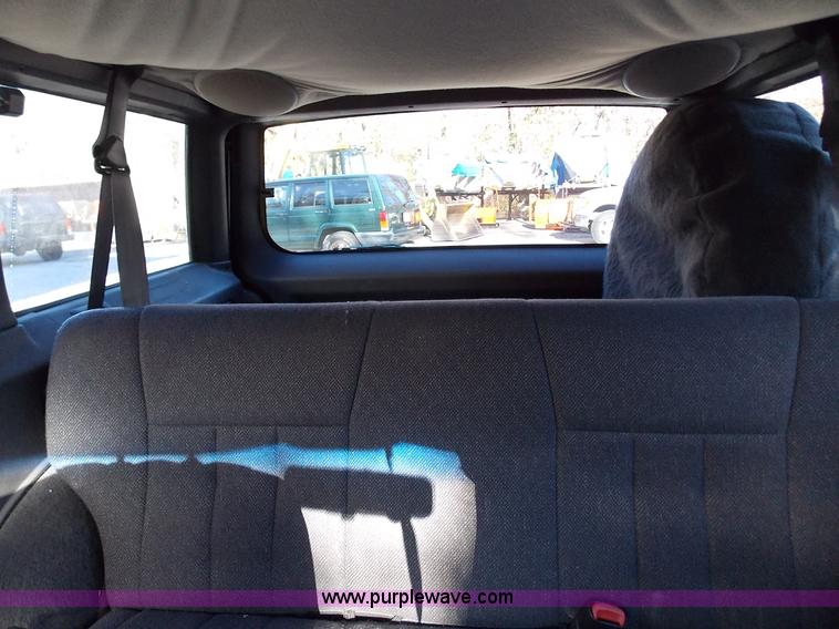 image for item J2698 1999 Jeep Cherokee Sport SUV