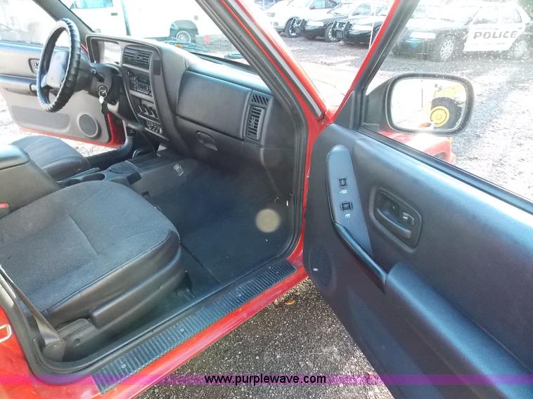 image for item J2698 1999 Jeep Cherokee Sport SUV