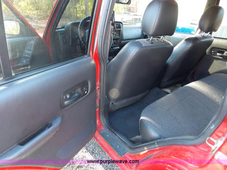 image for item J2698 1999 Jeep Cherokee Sport SUV