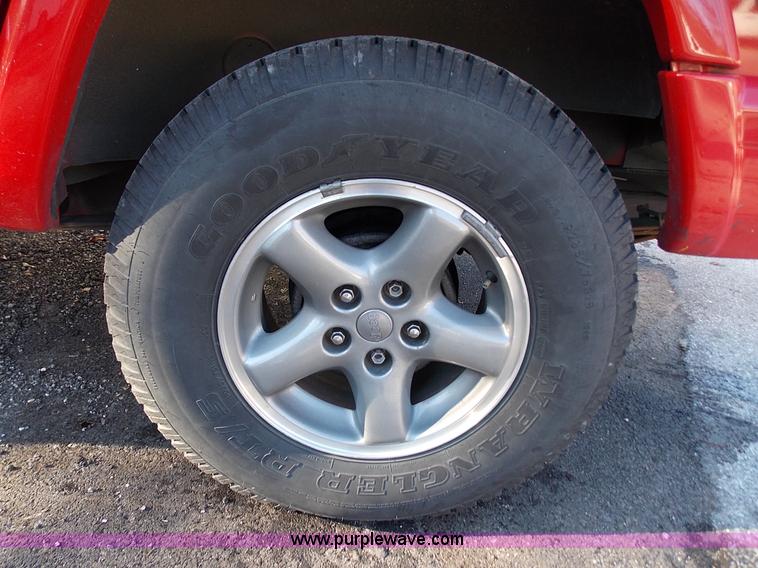 image for item J2698 1999 Jeep Cherokee Sport SUV