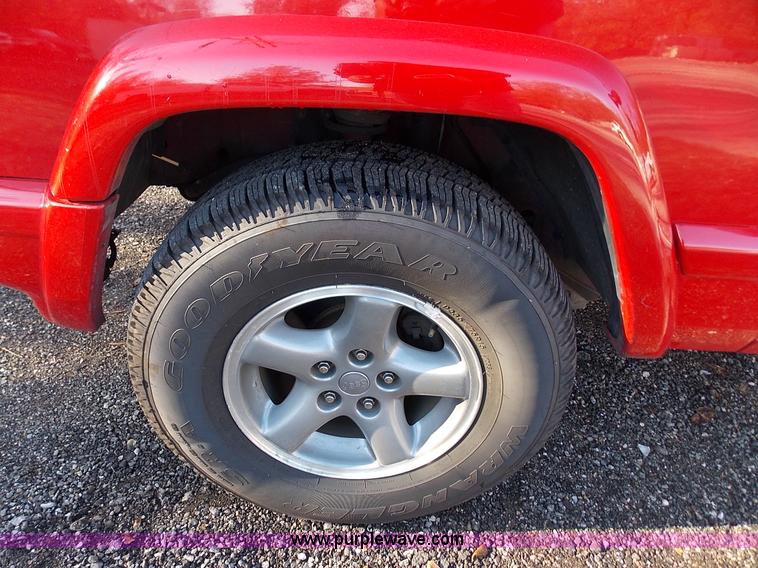 image for item J2698 1999 Jeep Cherokee Sport SUV