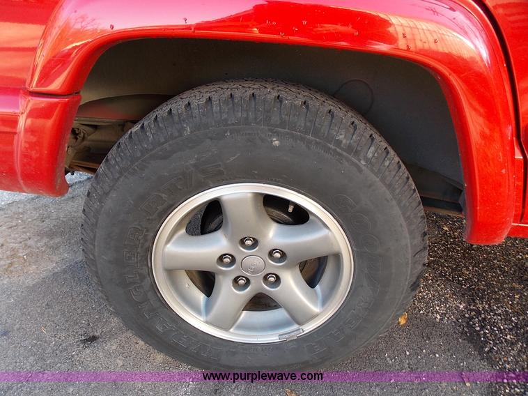 image for item J2698 1999 Jeep Cherokee Sport SUV