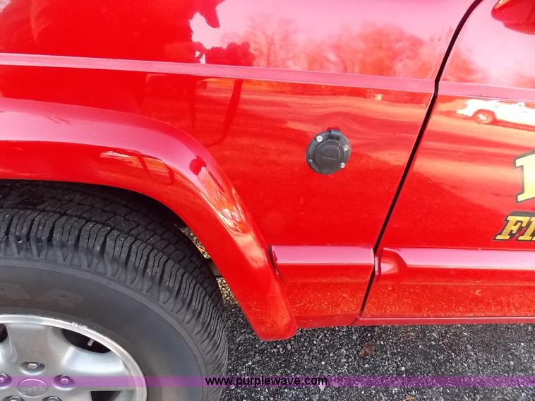 image for item J2698 1999 Jeep Cherokee Sport SUV