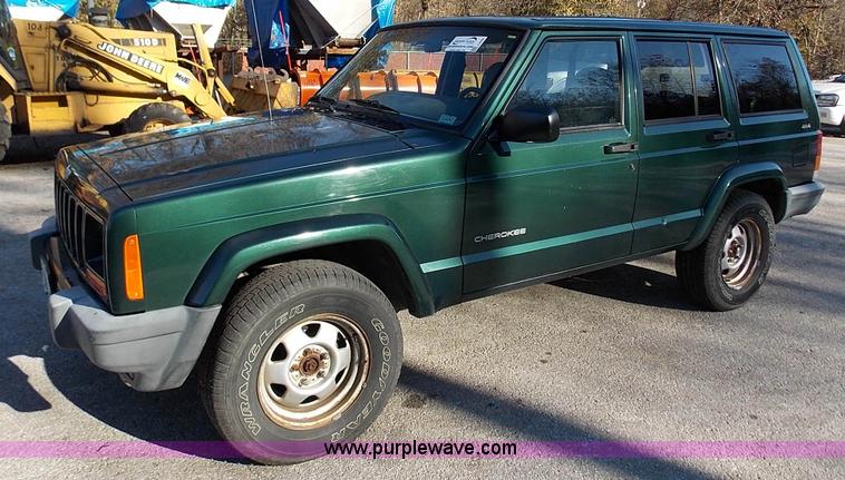 image for item J2699 1999 Jeep Cherokee Sport SUV