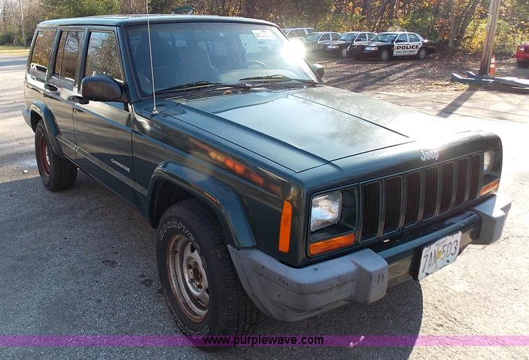 image for item J2699 1999 Jeep Cherokee Sport SUV