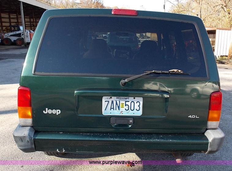 image for item J2699 1999 Jeep Cherokee Sport SUV