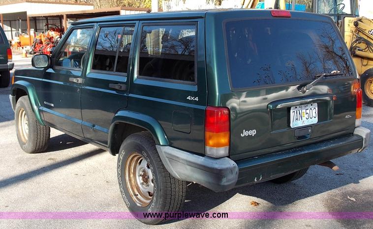 image for item J2699 1999 Jeep Cherokee Sport SUV