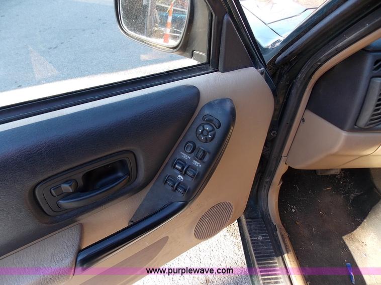 image for item J2699 1999 Jeep Cherokee Sport SUV