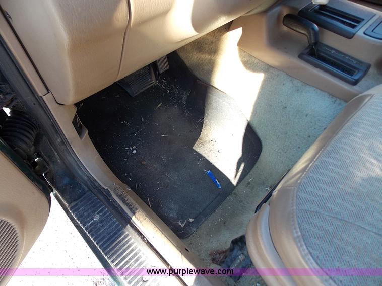 image for item J2699 1999 Jeep Cherokee Sport SUV