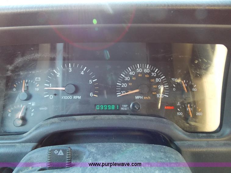 image for item J2699 1999 Jeep Cherokee Sport SUV