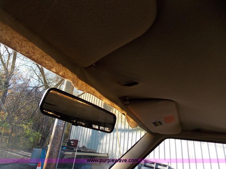 image for item J2699 1999 Jeep Cherokee Sport SUV