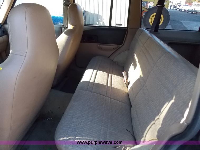 image for item J2699 1999 Jeep Cherokee Sport SUV