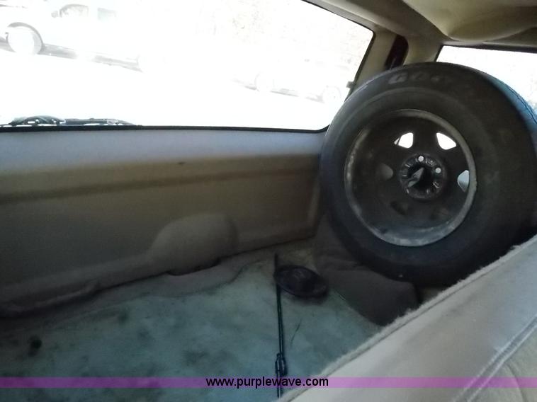 image for item J2699 1999 Jeep Cherokee Sport SUV