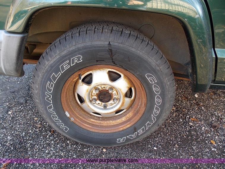 image for item J2699 1999 Jeep Cherokee Sport SUV