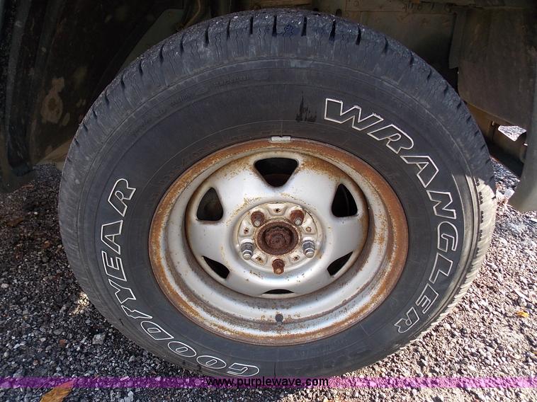 image for item J2699 1999 Jeep Cherokee Sport SUV