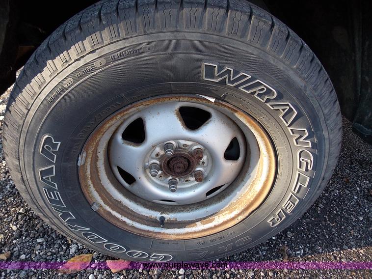 image for item J2699 1999 Jeep Cherokee Sport SUV