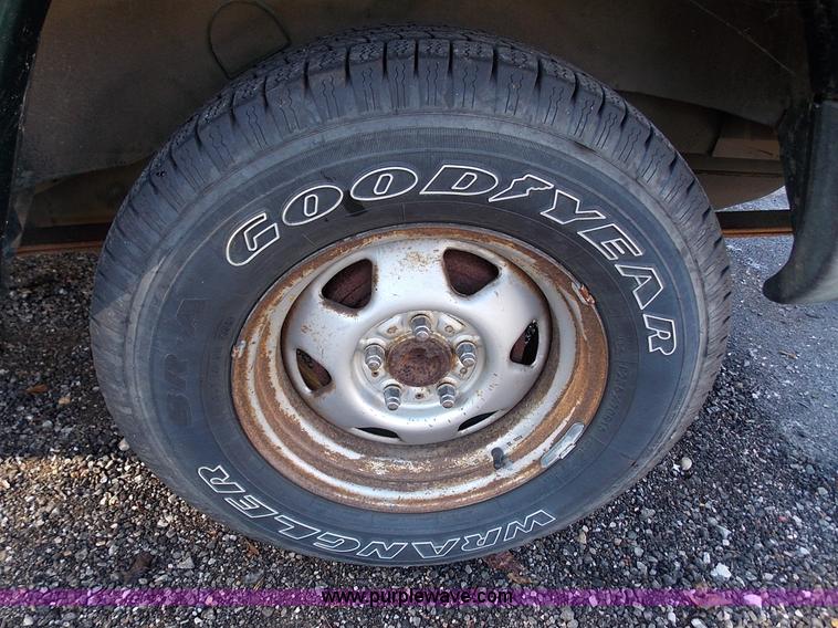 image for item J2699 1999 Jeep Cherokee Sport SUV