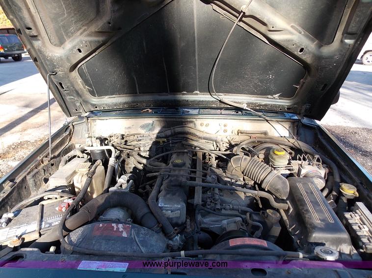 image for item J2699 1999 Jeep Cherokee Sport SUV