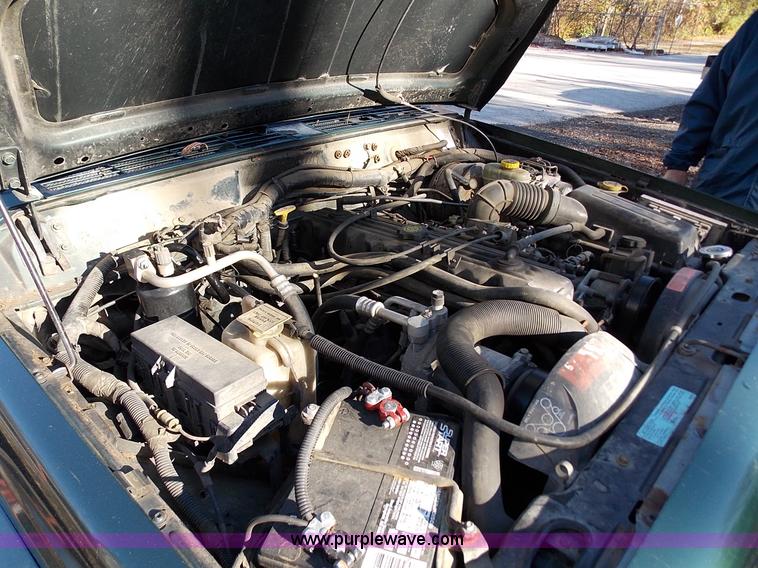 image for item J2699 1999 Jeep Cherokee Sport SUV