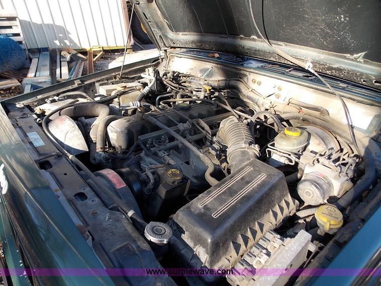 image for item J2699 1999 Jeep Cherokee Sport SUV