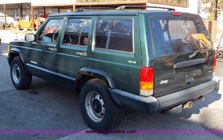 image for item J2700 1999 Jeep Cherokee SE SUV