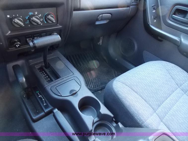 image for item J2700 1999 Jeep Cherokee SE SUV