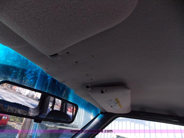 image for item J2700 1999 Jeep Cherokee SE SUV