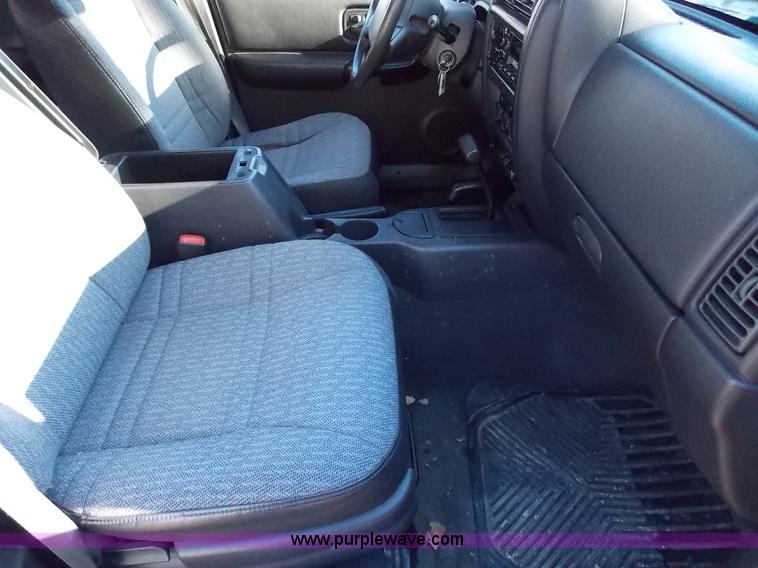 image for item J2700 1999 Jeep Cherokee SE SUV